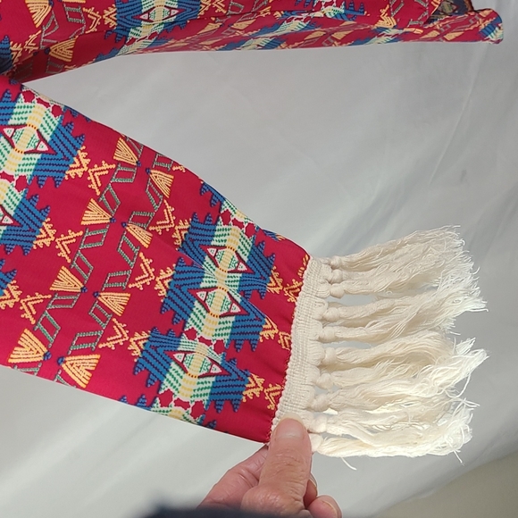 Yahada Southwestern Print Blouse - Picture 4 of 12